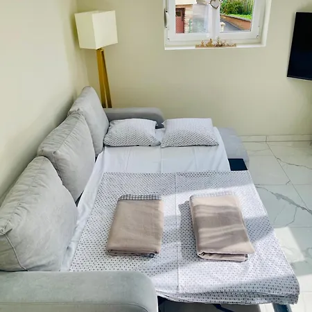 Spacieux, Lumineux Et Confortable *