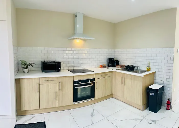 Apartment Spacieux, Lumineux Et Confortable *